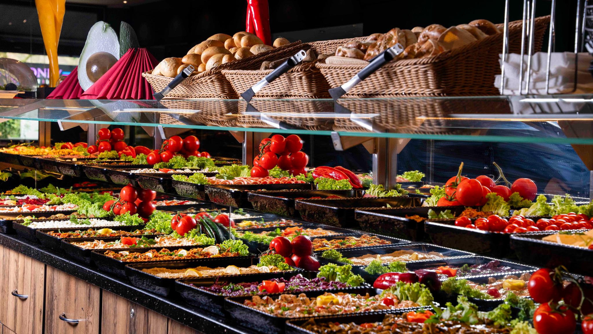 Main course display